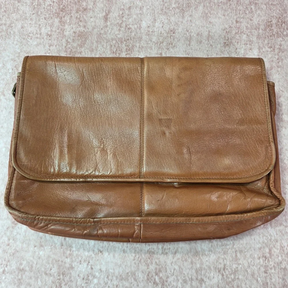Vintage Wilsons Tan Leather Messenger Bag Flap Crossbody Adjustable Strap
